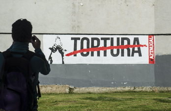 Este mural que se pintó en Burlata en 2016 para denunciar la tortura provocó un operativo de la Guardia Civil que se saldó con casi una decena de detenidos.