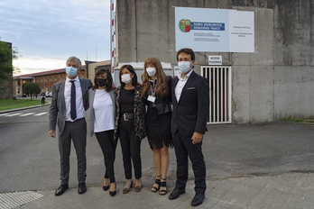 La consejera Beatriz Artolazabal en Basauri, con los directores de los tres centros penitenciarios, con motivo de la transferencia.
