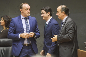 Esparza y Adanero, en una imagen tomada en el Parlamento de Nafarroa.