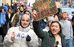 Abortuaren aldeko emakumeen martxa, iragan igandean New Yorken.