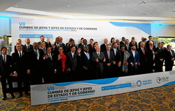 Foto de familia de los participantes en la cumbre de la Celac.