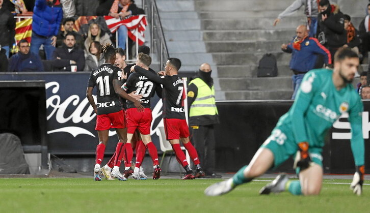 Los jugadores del Athletic celebran el gol de Muniain.