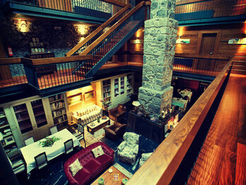 El espectacular interior de este hotel de Etxebarri.