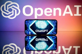 Logotipos de la compañía OpenAI y su programa estrella ChatGPT