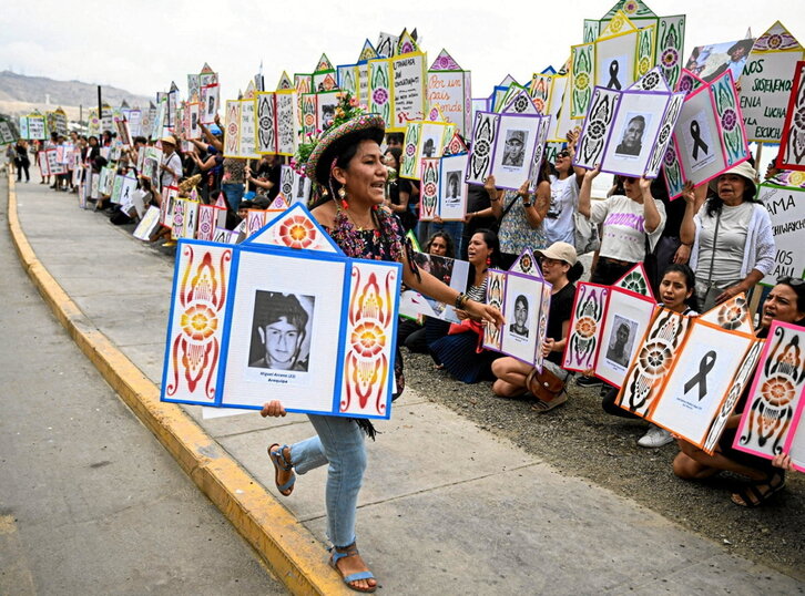 Protesta de un colectivo de artistas contra Dina Boluarte en Lima.