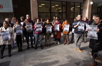 Concentración de los sindicatos que llaman a la huelga mañana en Osasunbidea.