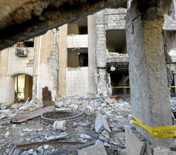 Edificio alcanzado por los bombardeos desde los altos del Golán, ocupado por Israel.