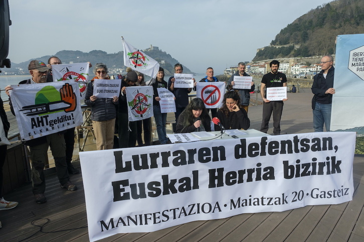 Gasteizen egingo den mobilizaziora Donostiatik egin dute dei talde hauek guztiek.