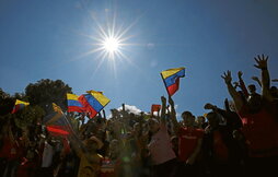 Seguidores del presidente venezolano, Nicolás Maduro, durante la celebración del Día Internacional de la Juventud.