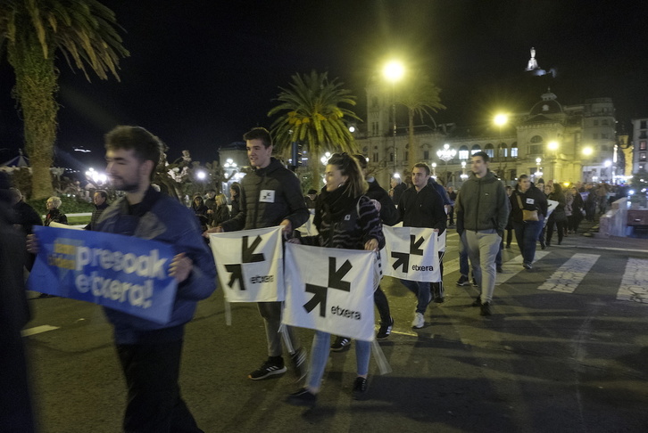 Mobilizazio berezia egin zuten Donostian, senide eta lagunen lana aitortuz.