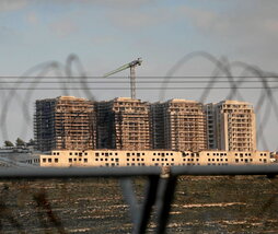 Construcción en una colonia judía en Palestina.