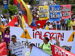 Manifestación en Bogotá a favor de la reformas de Gustavo Petro.