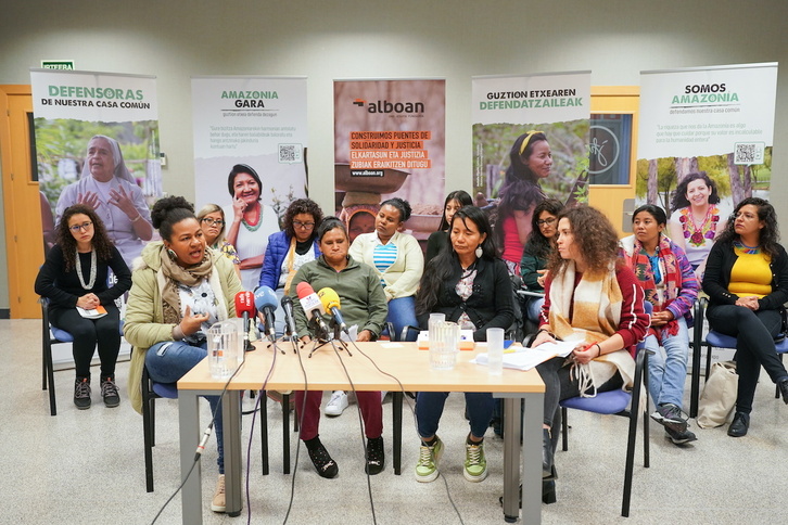 Yalenis Medina, Juana Francisca Urbina y Anitalia Pijachi han intervenido en la charla que ha moderado Sara Diego.