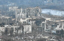 Edificios devastados, en una vista aérea de un vídeo de la ciudad de Bajmut.