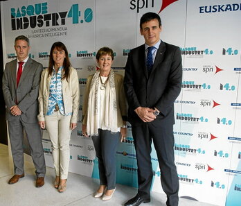 Alexander Arriola, a la derecha, junto a Arantxa Tapia.