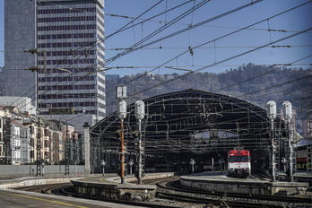 Estación de tren de Abando, en Bilbo.