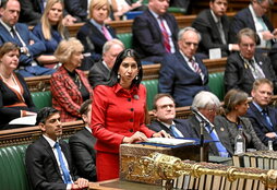 La ministra británica de Interior, Suella Braverman, ante el Parlamento.
