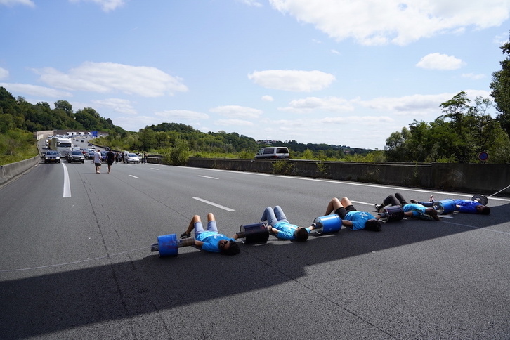 Los activistas cortaron la autopista A63 en el marco de la jornada de bloqueo del 23 de julio de 2022.