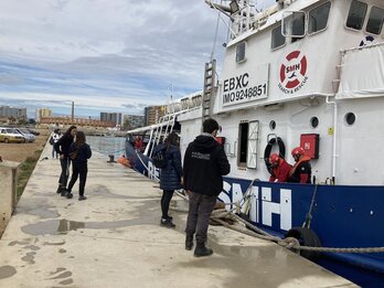 El Aita Mari en el puerto de Vinaròs.