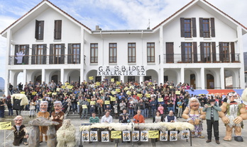 Aralar Zaindu Dezagun plataformaren agerraldia Lekunberrin.