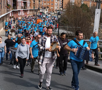 Un centenar de personas han pedido la finalización del bidegorri.