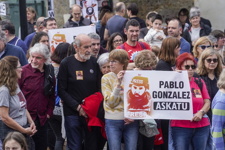 Concentración en Nabarniz en apoyo a Pablo Gonzélez.