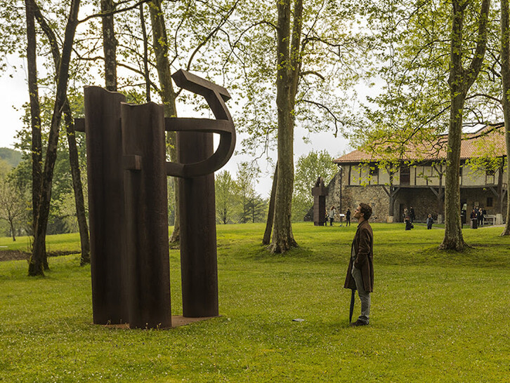 Chillida Leku eta Tabakaleraren baliabideetarako sarbidea izango ditu artista hautatuak.