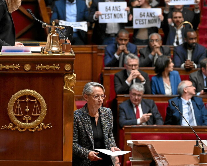 Élisabeth Borne anunció, entre las protestas de la Cámara, el recurso al 49.3 por el «interés económico del país».