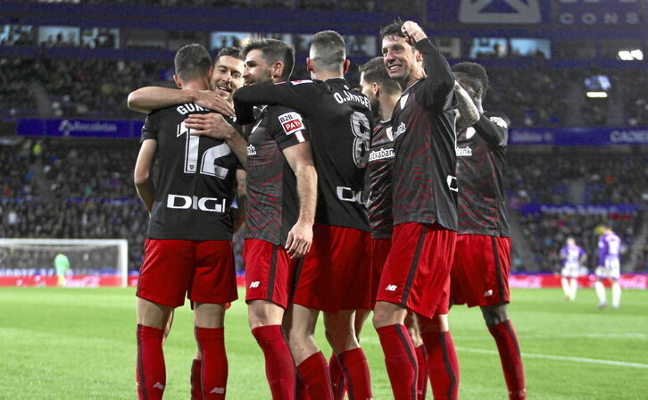 Los rojiblancos celebran el gol de Guruzeta, que volvió a marcar ante el Valladolid.