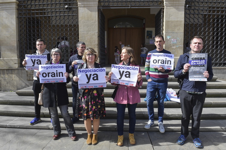 Apirilaren 3an greba deitu dute LAB, Steilas, CCOO, ELA eta UGT sindikatuek.