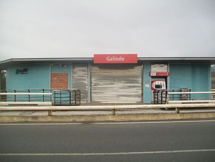 Entrada a la estación de Galindo.