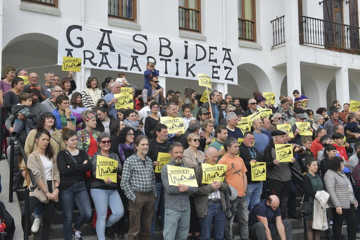 Comparecencia de Aralar Zaindu Dezagun contra el actual proyecto de gasoducto.