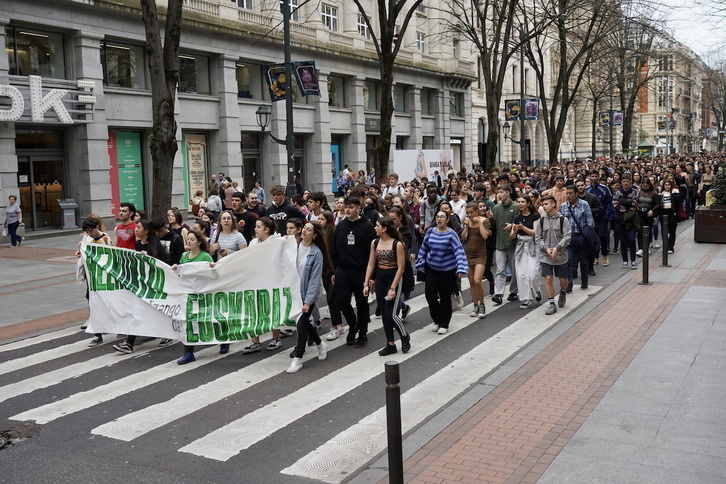 Bilbon manifestazioa egin dute Jesusen Bihotzetik Arriaga aurrera.