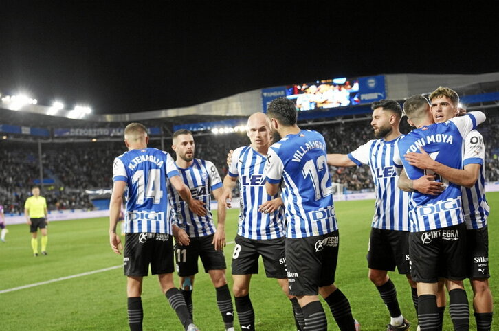 El Alavés celebra el único gol ante el Tenerife en Mendizorrotza.