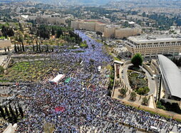Vista aérea de la protesta de ayer ante el Parlamento israelí en Jerusalén.