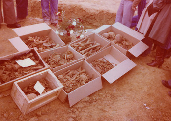 Exhumación en enero de 1979 de los restos de vecinos de Andosilla fusilados en Ibargoiti.