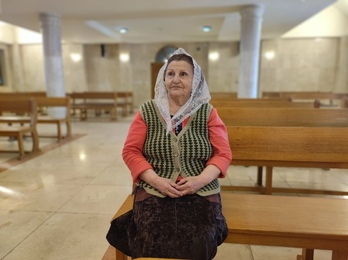 Surma Babilia, en un banco de la iglesia asiria de los Mártires de Mar Gorgis, en el barrio bagdadí de Dora.