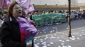 Protesta de las limpiadoras subcontratadas de Osakidetza, convocada por ELA.