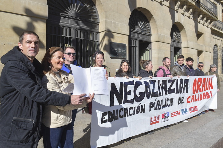 Concentración sindical para demandar diálogo por una enseñanza pública de calidad en Nafarroa.