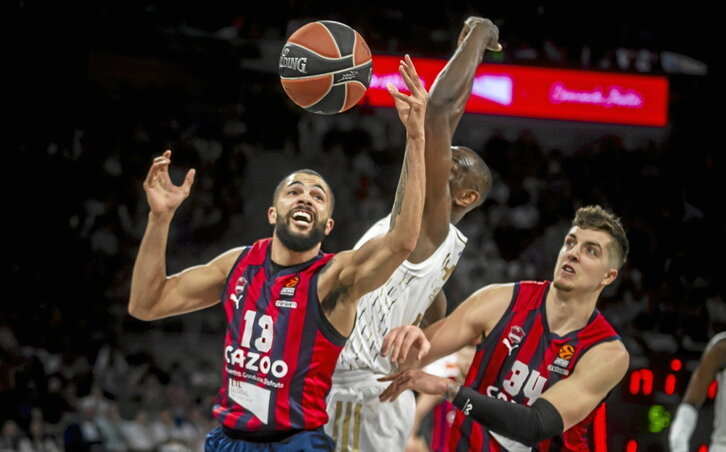 Darius Thompson dio un recital de juego, así en anotación como a la hora de repartir asistencias.