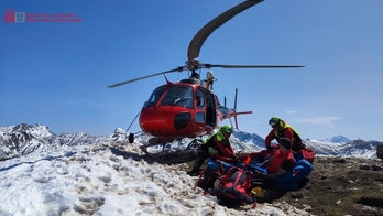 Bomberos de Nafarroa rescatan a una persona en el monte Txamantxoia.