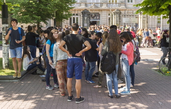 Las redes influyen en las compras de los jóvenes.