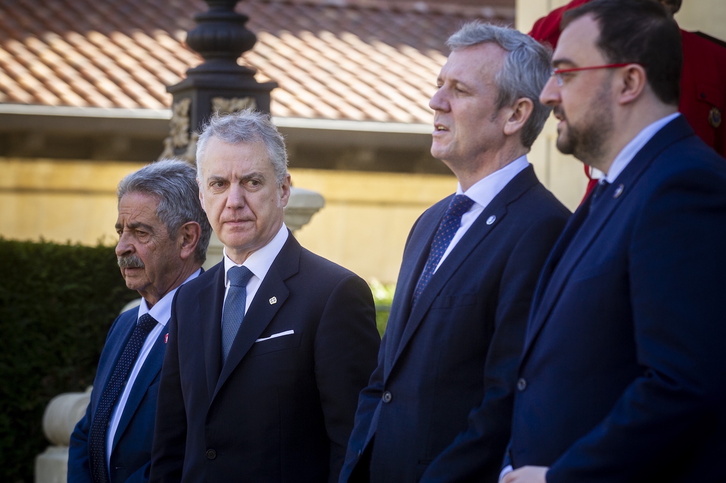 Iñigo Urkullu, Alfonso Rueda, Adrian Barbon eta Miguel Angel Revilla presidenteak AHTri buruz hitz egiteko Ajuria Enean izandako bileran.