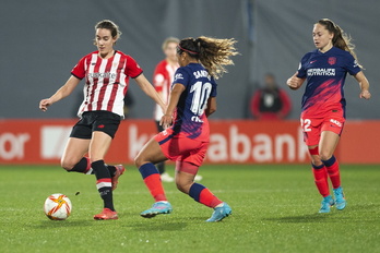 Marta Unzue, en una imagen de archivo, en un partido frente al Atlético de Madrid. 