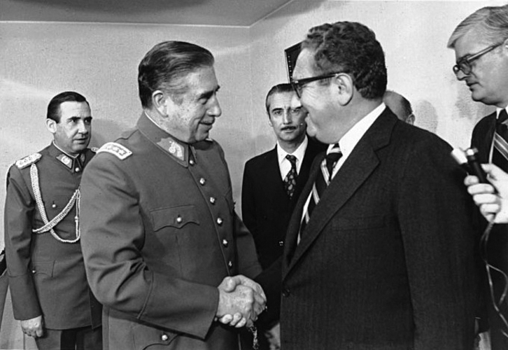 Henry Kissinger, con el dictador chileno Augusto Pinochet en 1976