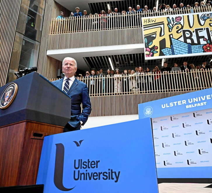 El presidente de EEUU, Joe Biden, en la conferencia de la Universidad de Ulster.