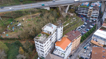 El edificio a rehabilitar fue la antigua sede de la empresa AIBE, en el barrio de Txonta.