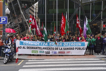 Concentración sindical ante la delegación de Sanidad en Bilbo.