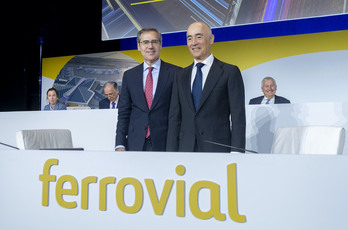 Ignacio Madridejos y Rafael del Pino, consejero delegado y presidente de Ferrovial, en la asamblea.