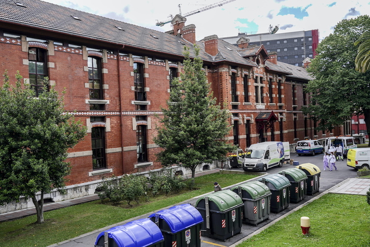 Los jefes de servicio de Basurto denuncian el deterioro del hospital.